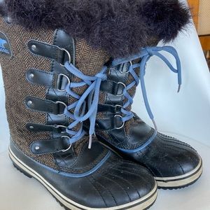 Sorel Joan of Arctic herringbone boots 8
